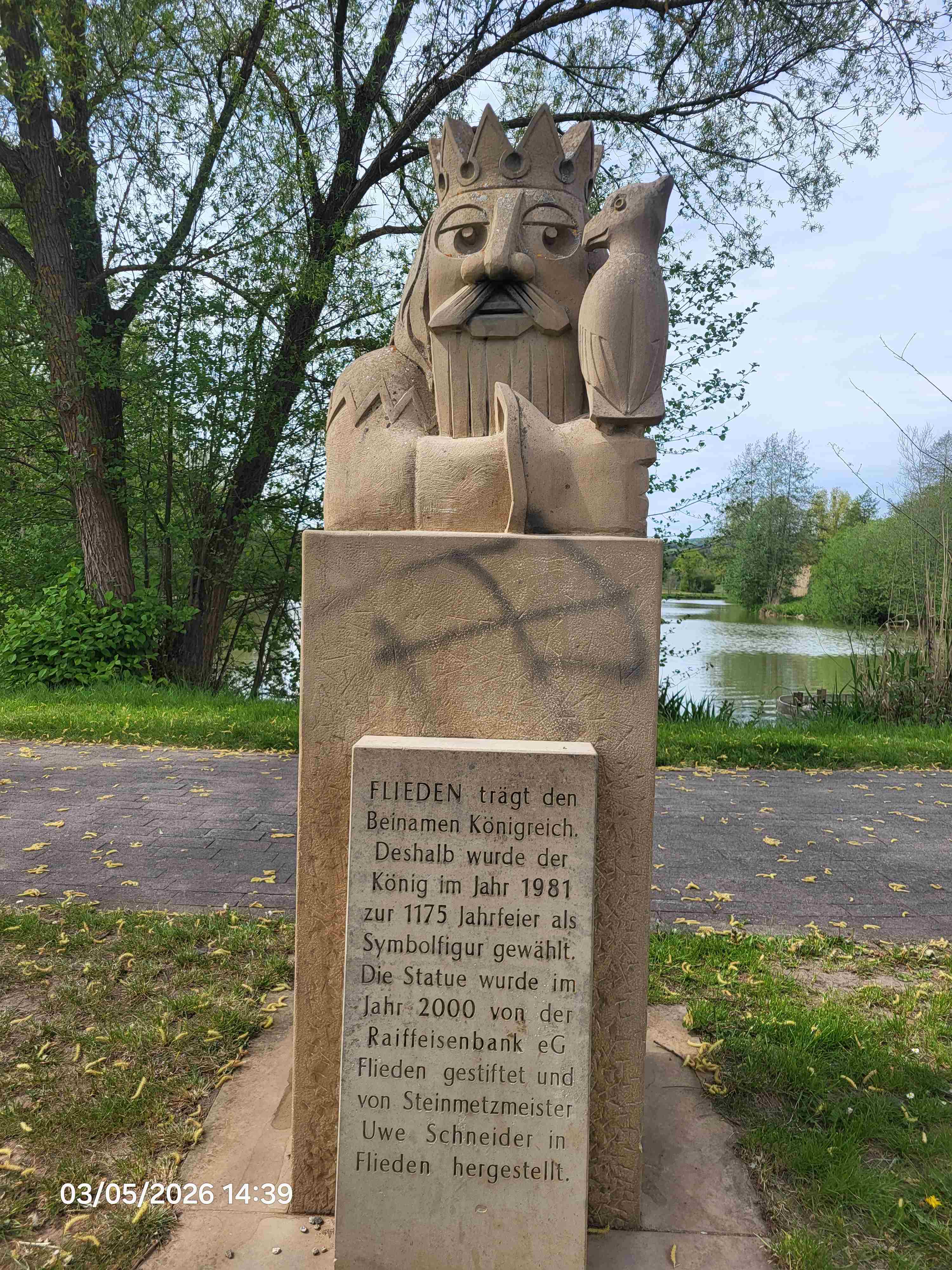 König-Skulptur Flieden